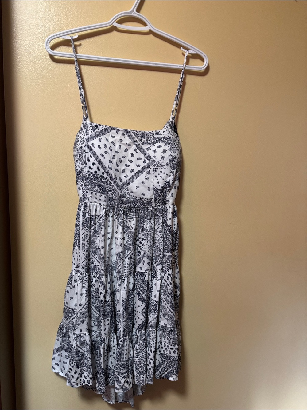 Sleeveless Black & White Paisley Tiered Sundress - Picture 3 of 6